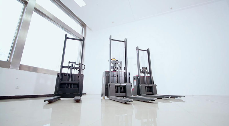 揚(yáng)子電動(dòng)叉車(chē)