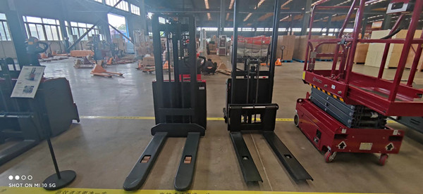 一般電動(dòng)堆垛機(jī)使用壽命是多久 一般電動(dòng)堆垛機(jī)使用壽命是多久