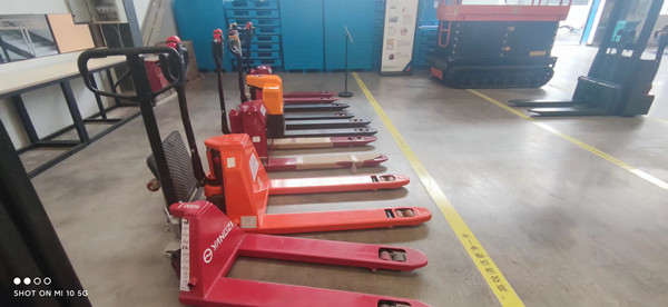 安徽揚(yáng)子電動(dòng)叉車(chē)在雨天如何保養(yǎng) 安徽揚(yáng)子電動(dòng)叉車(chē)在雨天如何保養(yǎng)