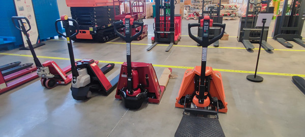 電動(dòng)叉車在夏季使用的注意事項(xiàng) 電動(dòng)叉車在夏季使用的注意事項(xiàng)