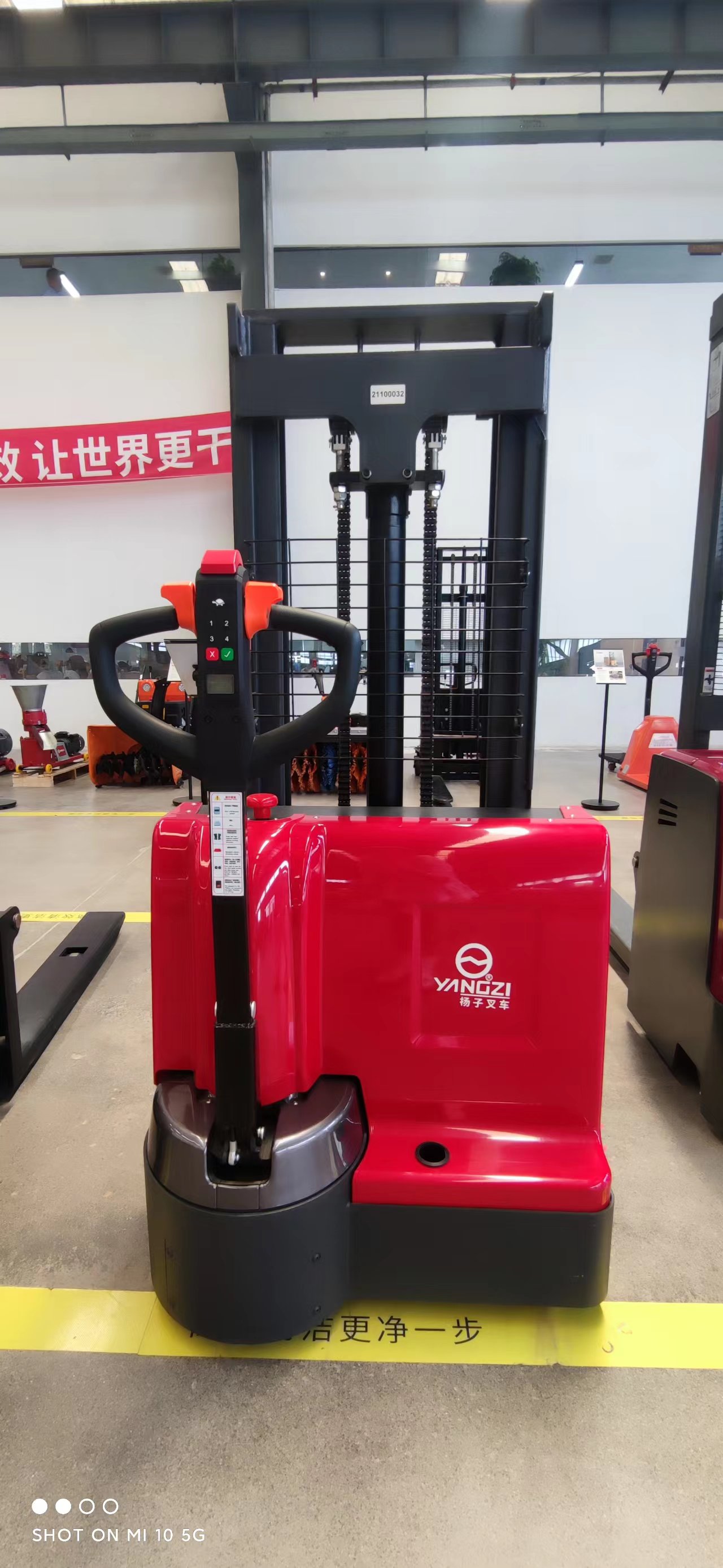 2噸的電動(dòng)堆高